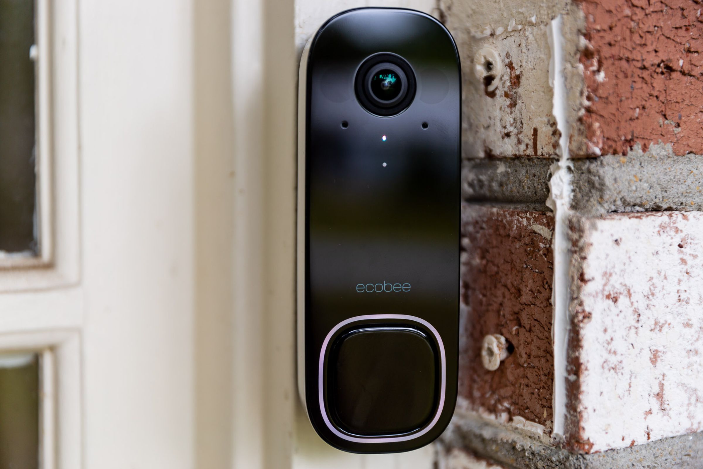 The newest product from Smart Thermostat company Ecobee is a smart video doorbell that uses radar and computer vision to tell you when there’s a person or a package at your door, but nothing else.