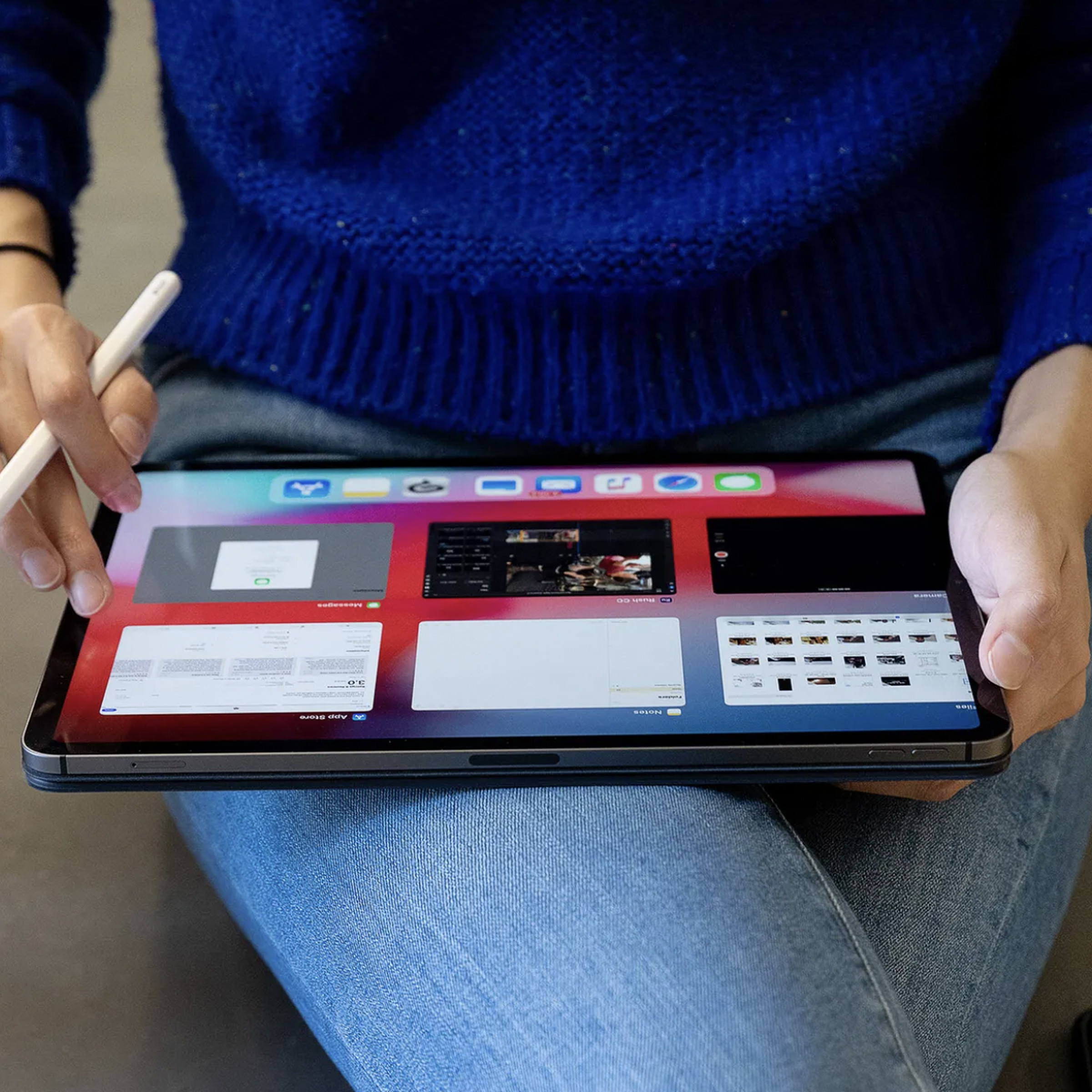 A person holding both their iPad and second-gen Apple Pencil.